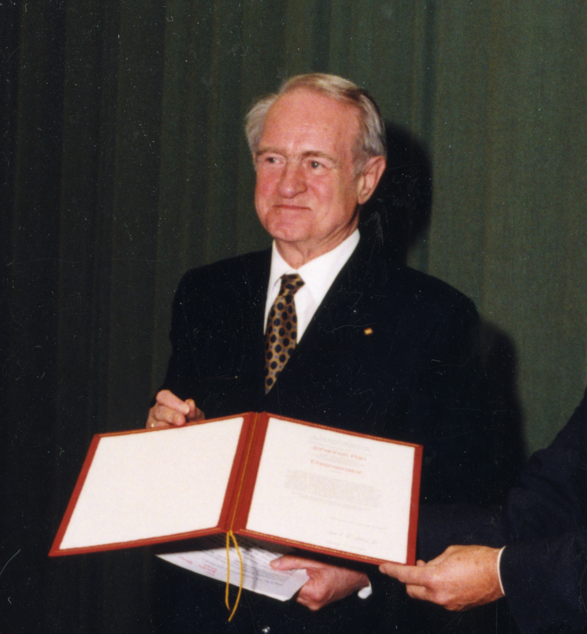Fotoausschnitt Verleihung Ehrensenatorwürde an Johannes Rau 1998
